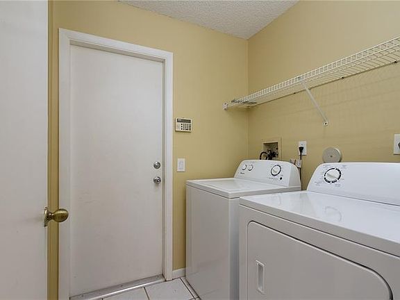 5th image of 836 Sand Creek Cir