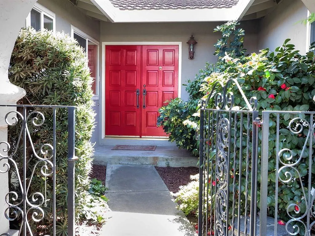 844 Buchser Way photo 1