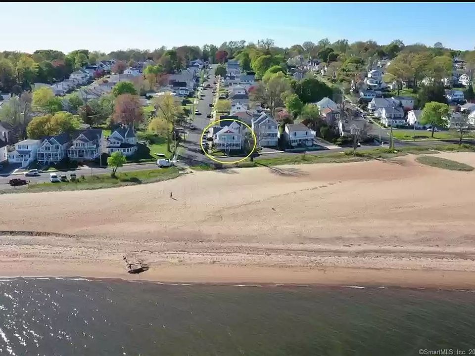 Beachfront property on Seabluff Beach, walking distance to the boardwalk.