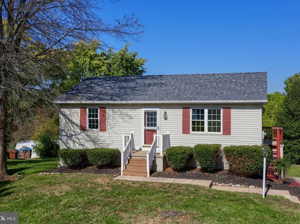 4605 View Dr, Spring Grove, PA 17362