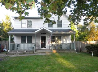 37 Division Ave, East Islip, NY 11730