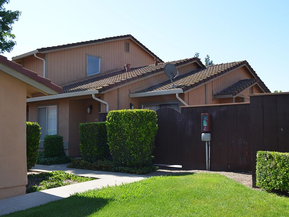 Front of Unit D, 4018 Elmo Loop