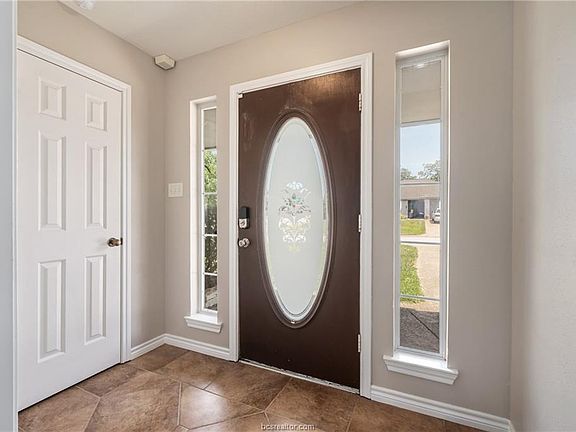 3rd image of 1217 Baywood Ct