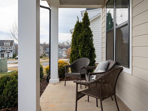 3rd image of 430 Claibourne Rd