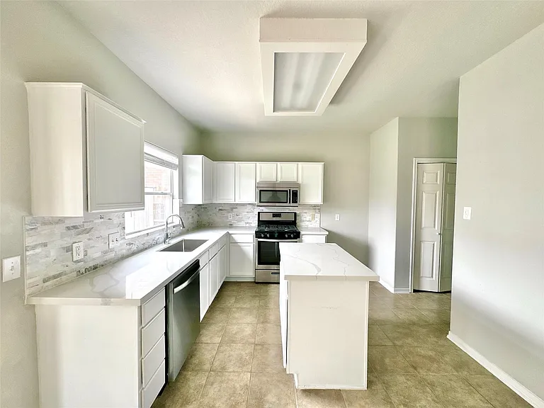 15410 Fir Woods Ln — Photo 9