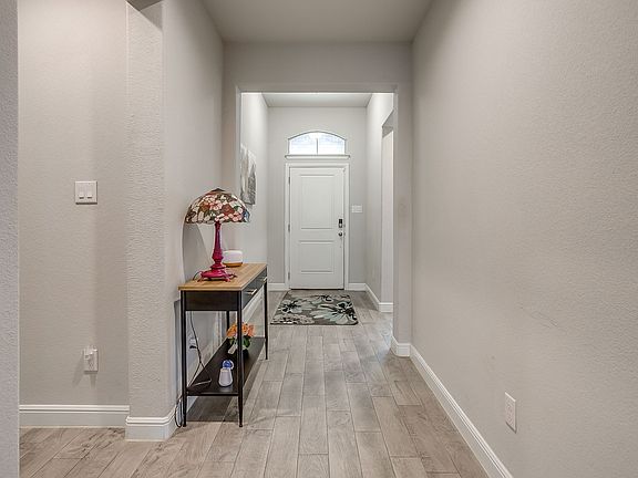 5th image of 1824 Millbrae Rd