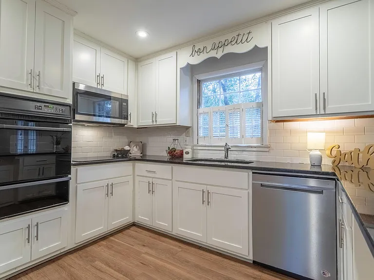 1453 Wedgewood Dr — Photo 8