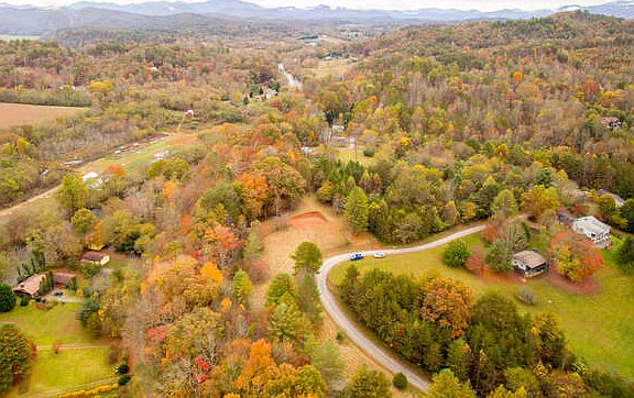 3rd image of Riverbend Dr