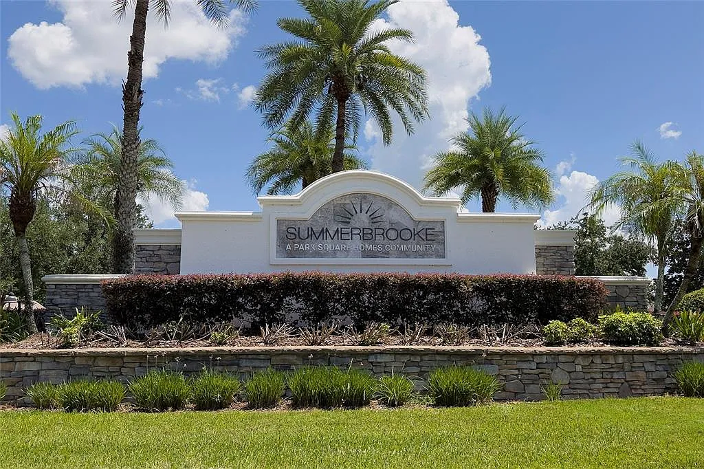 4 bed, 2.5 bath, 2260 sqft, $3,000 — Photo 2