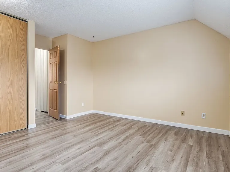 550 Rundlehorn Cir NE — Photo 38