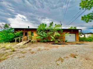 10 Coca Rd, Ranchos De Taos, NM 87557