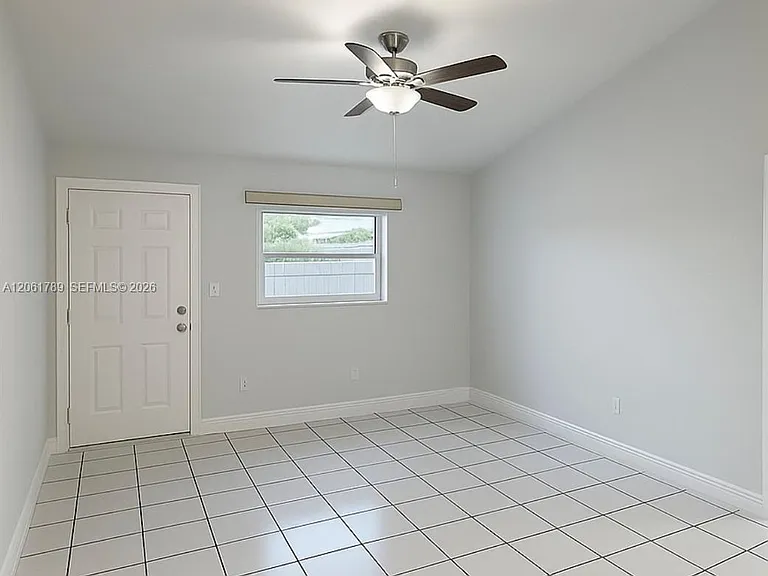 10385 SW 209th Ln — Photo 2