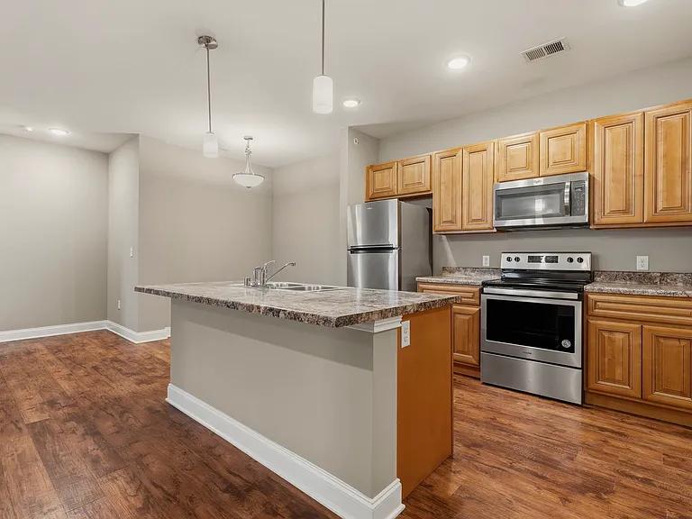 Mount Victor Olde Towne Luxury Apartments — Photo 143