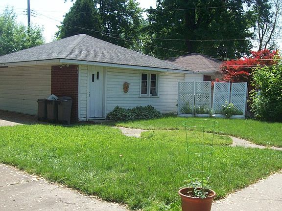 3rd image of 21834 Lakeland St