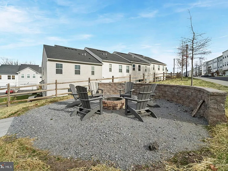 141 Four Leaf Dr — Photo 36