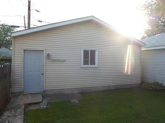 3rd image of 1724 Indianapolis Blvd