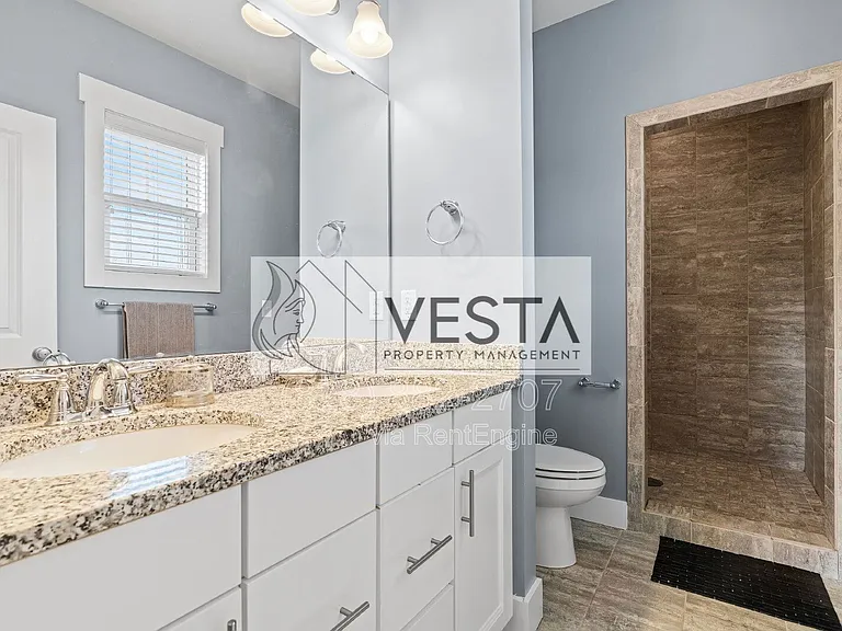 16 Hyde Park Pl — Photo 23