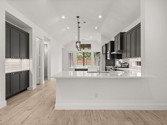 4th image of 28819 Crockett Gardens Dr