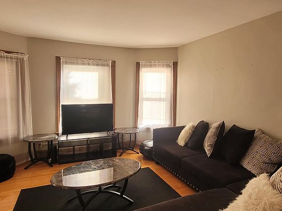 4th image of 227 S Whitney St #2