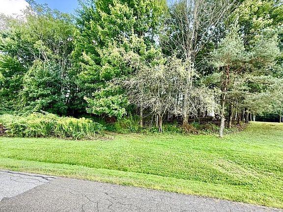 3rd image of 36 Lynn Dr