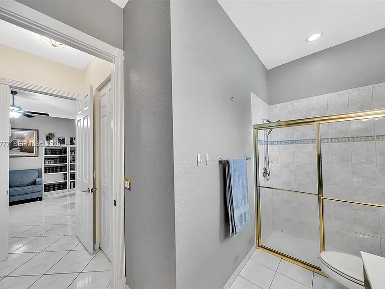 8908 NW 40th St — Photo 26