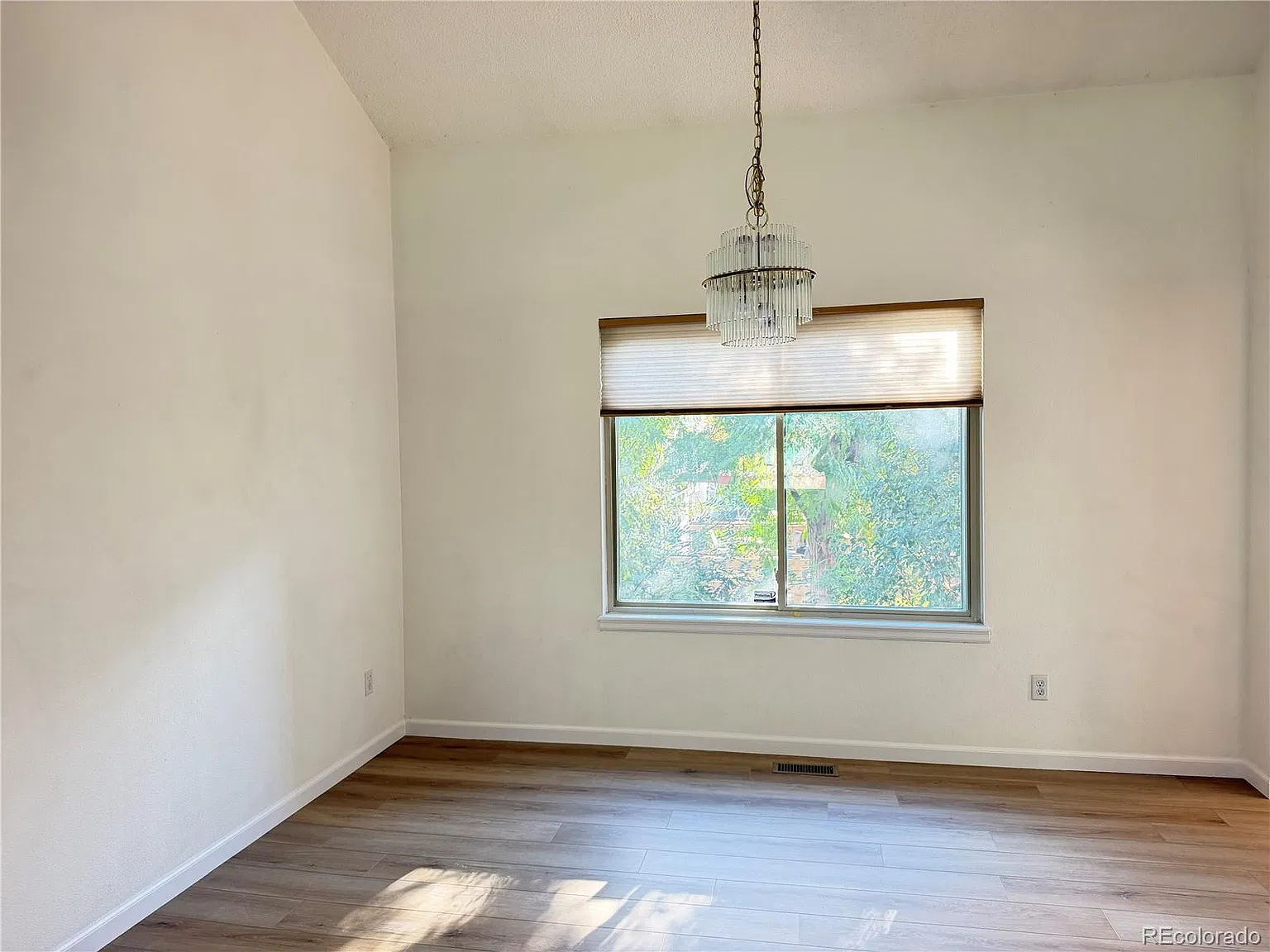 3 bed, 2.5 bath, 2500 sqft, $3,300 — Photo 4