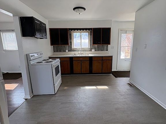 5th image of 116-118 S Yancy Ln