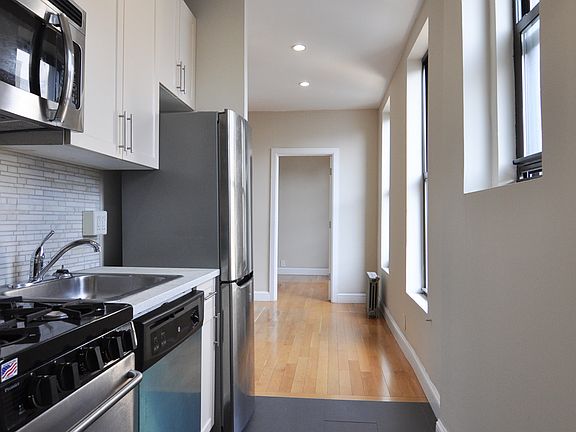 3rd image of 225 Central Park N #67