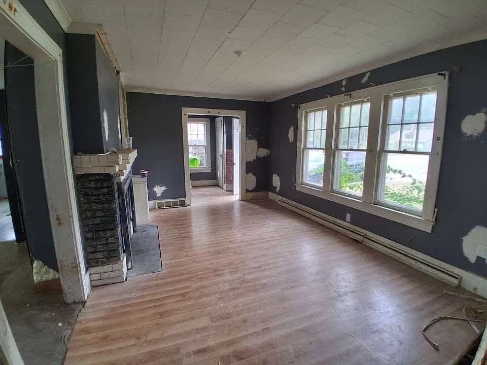 3 bed, 792 sqft, $4,000 — Photo 2