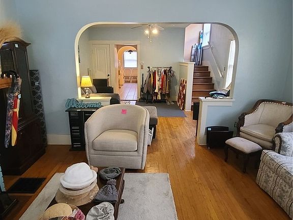 5th image of 41 Ashwood Ave
