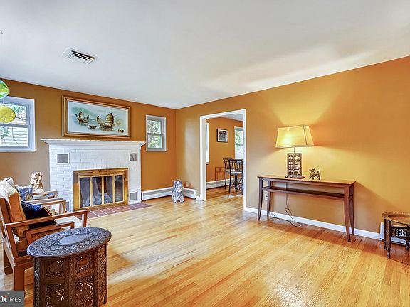 5th image of 17 N Southwood Ave