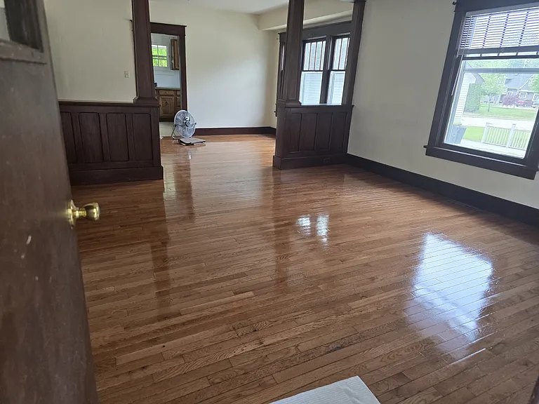 501 W Buttles St — Photo 24