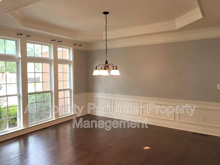 4445 Agard St — Photo 9