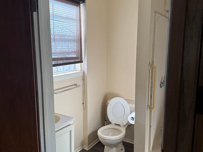 3423 W Houston St — Photo 7