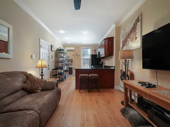 349 York Street image 8 of 13