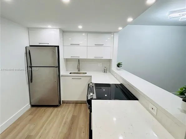 1101 Hillcrest Ct APT 206, Hollywood, FL 33021