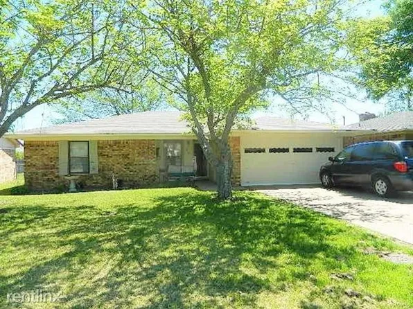 217 N Edgefield Rd, Waxahachie, TX 75165