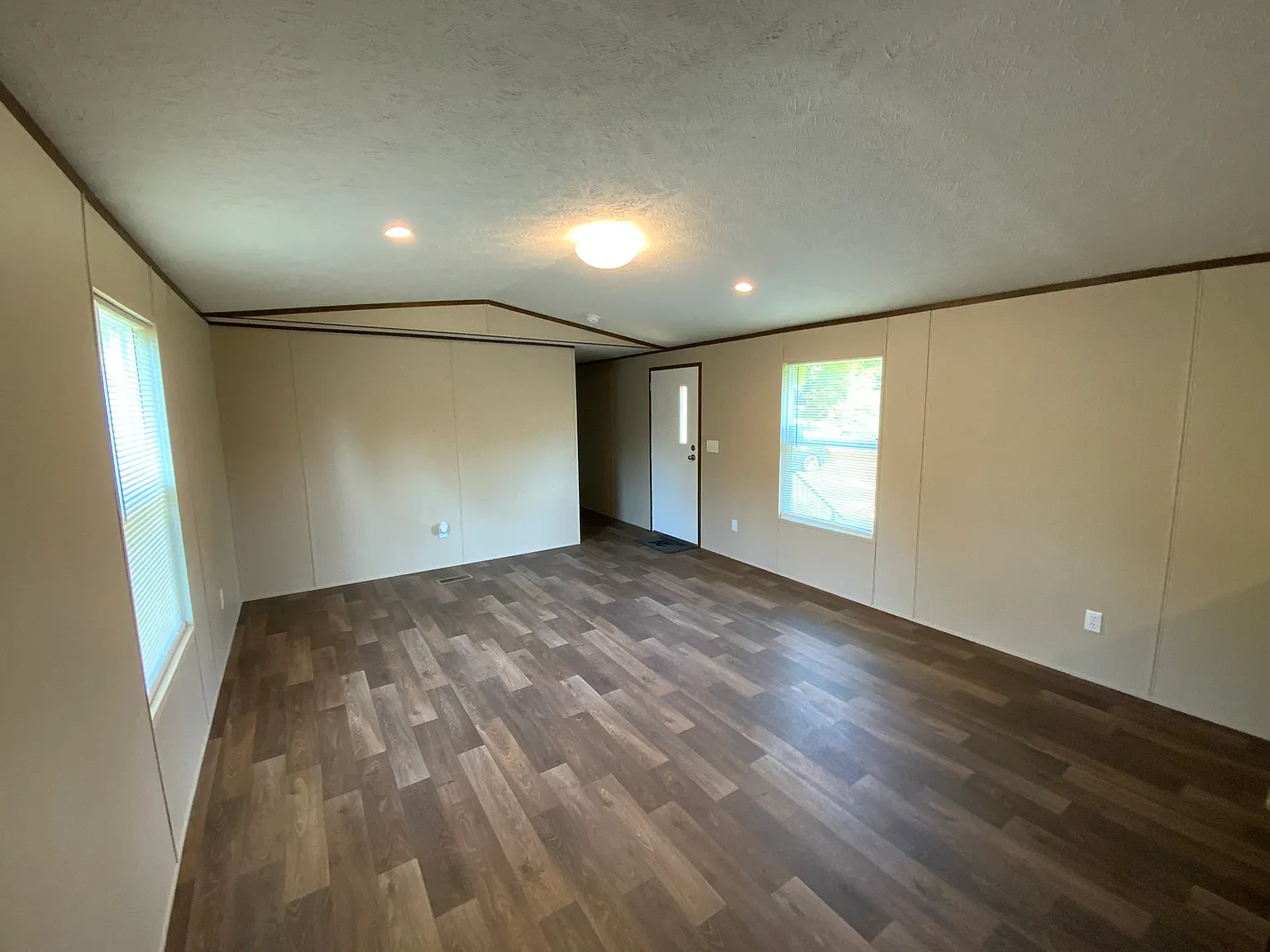 3 bed, 1064 sqft, $1,300 — Photo 2