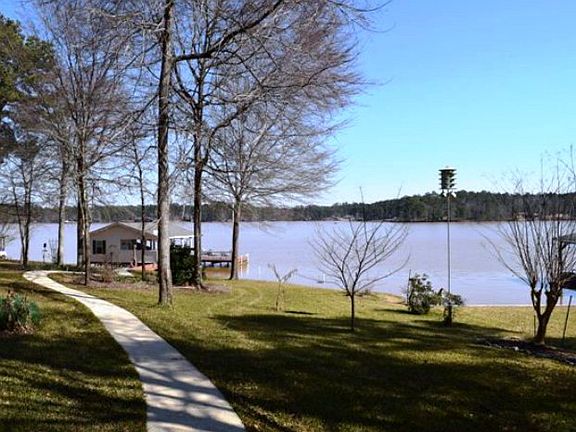 3rd image of 138 Island Creek Dr NE