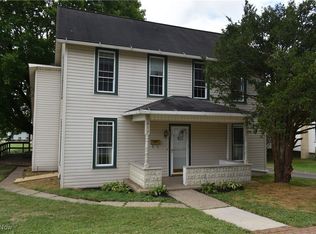 417 W Chestnut St, Coshocton, OH 43812