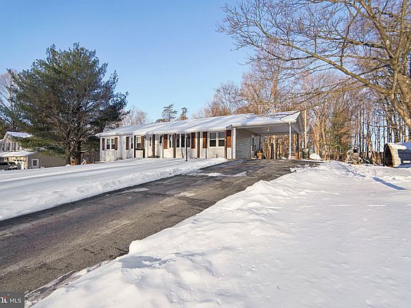 2nd image of 3942 Sugarloaf Dr