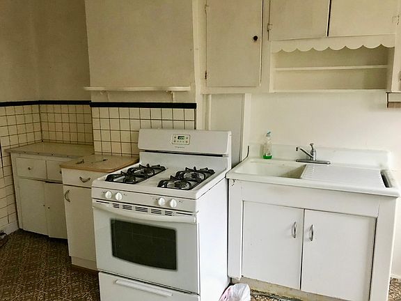 4th image of 8811 85th St #1