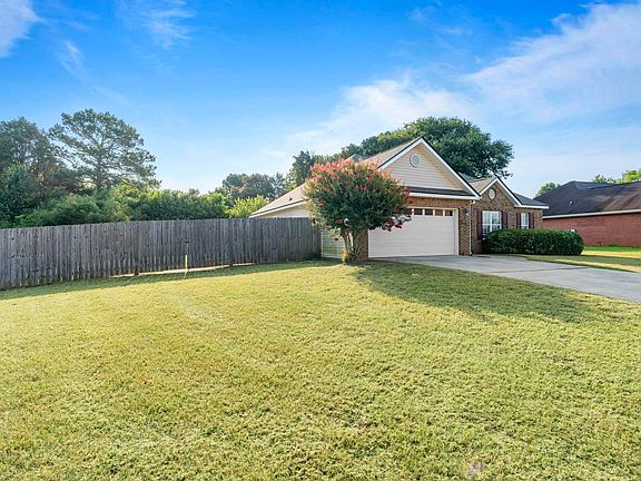 2nd image of 203 Myles Ln