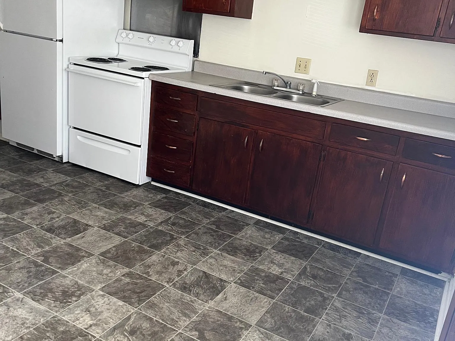 Dellwood Apartments — Photo 2