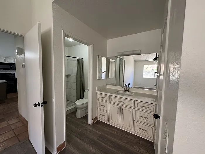 1618 E Sandra Ter — Photo 12
