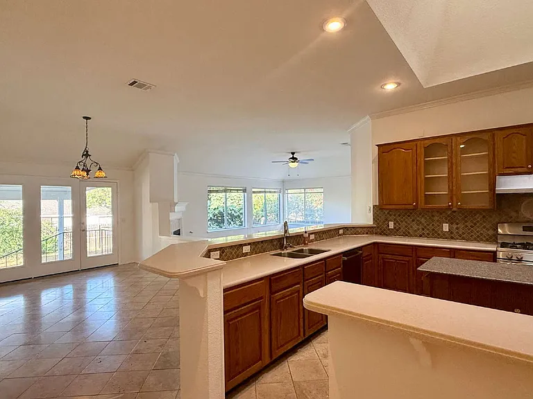 6106 Skahan Ln — Photo 11