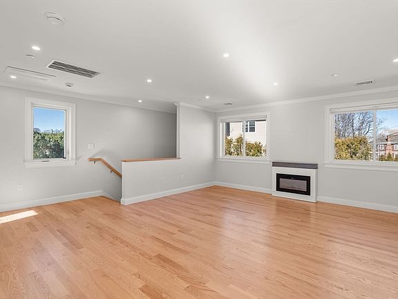 5th image of 163 Clay St #3