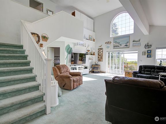 5th image of 114 Olympic View Avenue NE
