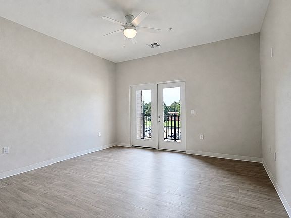 5th image of 727 Poyntz Ave APT 204