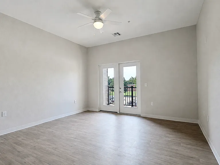 727 Poyntz Ave #209 — Photo 6